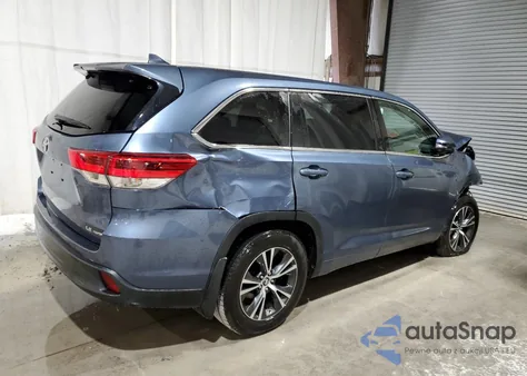 2018 Toyota Highlander Le z USA, uszkodzony, nr VIN 5TDBZRFH3JS484910